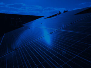 fotovoltaico a noite 300x225 - Energia solar fotovoltaica: mitos e verdades