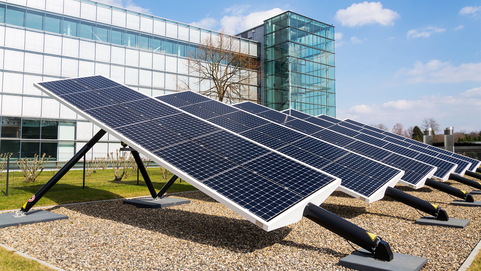 Capa do artigo sobre energia solar, agosto de 2026